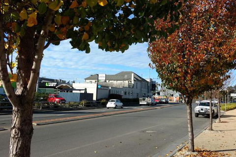 Hobart Villa - Kawana Tourism 1