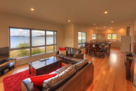 Fairwinds - Essentially Tas - Kawana Tourism 0