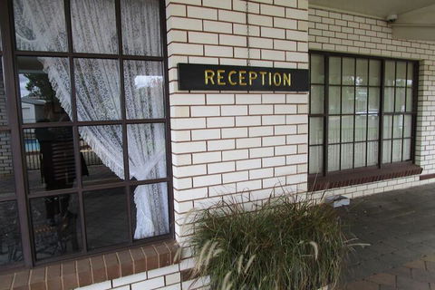 Southern Comfort Motor Inn - Kawana Tourism 1