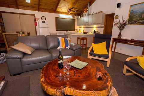 Ellimata Holiday Cottage - Kawana Tourism 3