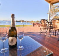 Lakefront Simplicity - Kawana Tourism