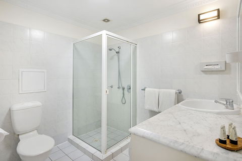 ULTIQA Rothbury Hotel - Kawana Tourism 3