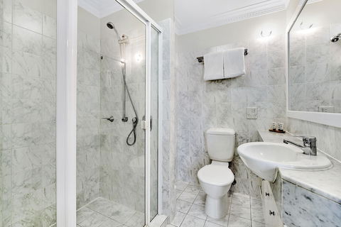 ULTIQA Rothbury Hotel - Kawana Tourism 4