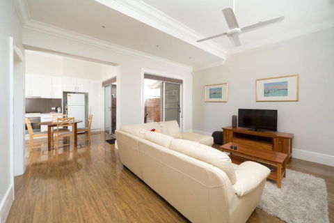 Waterstreet Apartment - Kawana Tourism 3