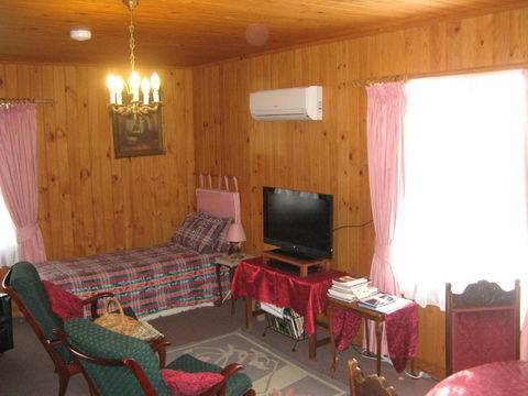 The Grove Cottages - Kawana Tourism 5