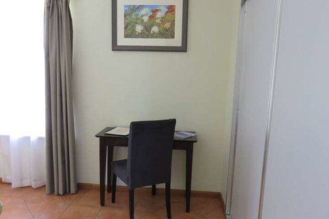 Ochre Moon B&B - Kawana Tourism 6