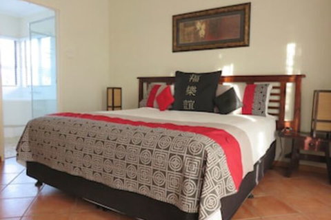 Ochre Moon B&B - Kawana Tourism 4