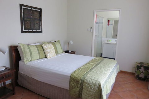 Ochre Moon B&B - Kawana Tourism 5