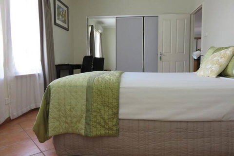 Ochre Moon B&B - Kawana Tourism 7