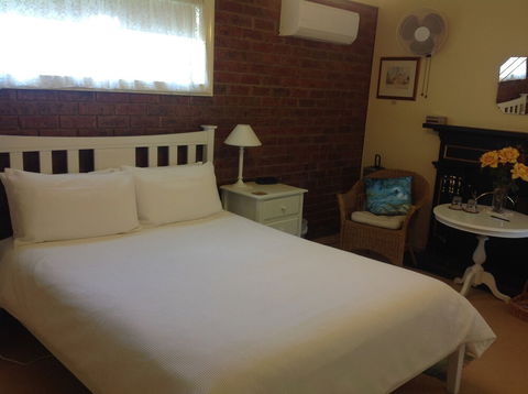 Emeu Inn - Kawana Tourism 5