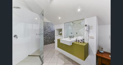 Merlot Verdelho Townhouses - Kawana Tourism 1