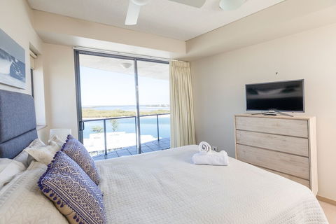 The Waterford Prestige Apartments - Kawana Tourism 4