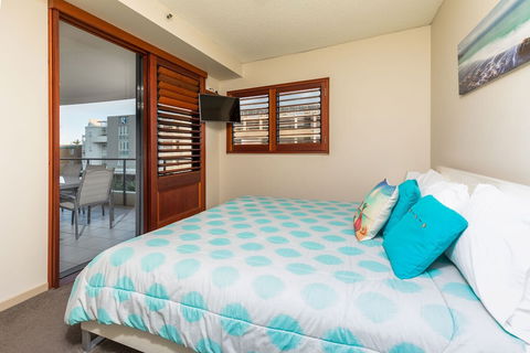 The Waterford Prestige Apartments - Kawana Tourism 6