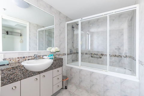 The Waterford Prestige Apartments - Kawana Tourism 3