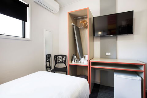 Villawood Hotel - Kawana Tourism 2