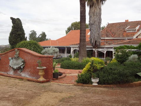 Hillside Country Retreat - Kawana Tourism 3