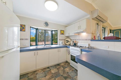 Hillside Country Retreat - Kawana Tourism 4