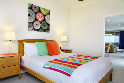 Seaview Sunset Holiday Apartments - Kawana Tourism 6