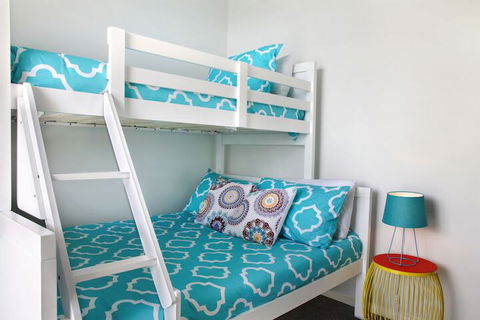 Seaview Sunset Holiday Apartments - Kawana Tourism 1