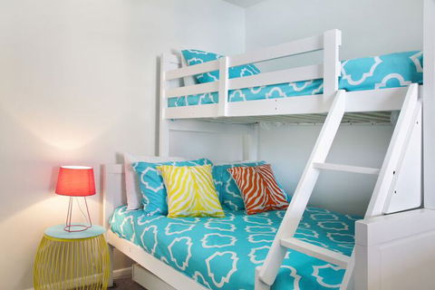 Seaview Sunset Holiday Apartments - Kawana Tourism 4