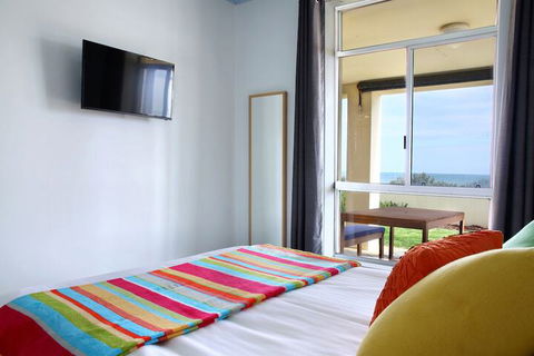 Seaview Sunset Holiday Apartments - Kawana Tourism 7