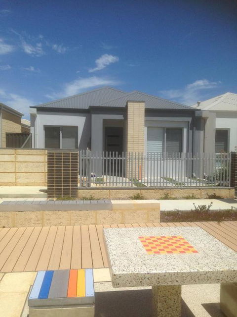 Eden Beach Holiday Getaway - Kawana Tourism 1