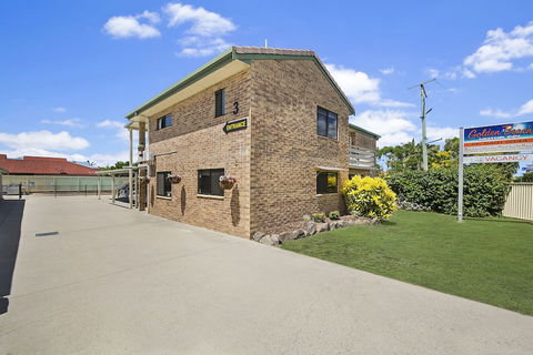 Golden Beach Motor Inn - Kawana Tourism 0