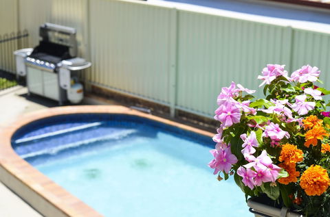 Golden Beach Motor Inn - Kawana Tourism 6