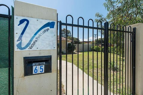Victoria Park Lodge - Hostel - Kawana Tourism 2