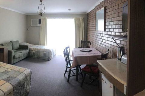 Cardigan Lodge Motel - Kawana Tourism 5