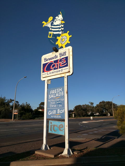 Barnacle Bill Family Seafood Restaurant - Kawana Tourism 3