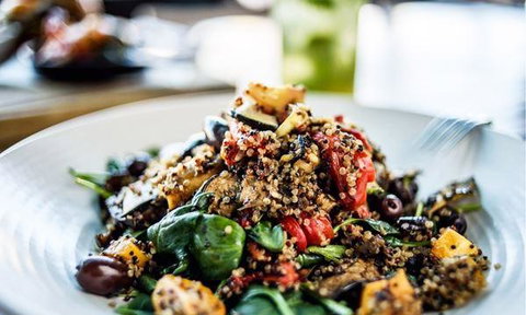 Waterfront Grill - Kawana Tourism 14
