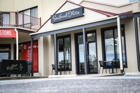 Seafood D'Lite - Kawana Tourism 0