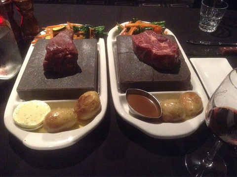 Stonegrill Restaurant - Club Mulwala - Kawana Tourism 0