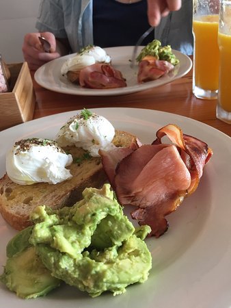 4 Kings Coffee & Food - Kawana Tourism 0