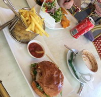Supreme Bar and Restaurant - Kawana Tourism