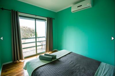 The 12 Apostles Inn / Princetown Tavern - Kawana Tourism 5