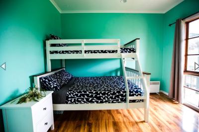 The 12 Apostles Inn / Princetown Tavern - Kawana Tourism 7