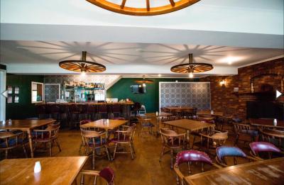 The 12 Apostles Inn / Princetown Tavern - Kawana Tourism 8