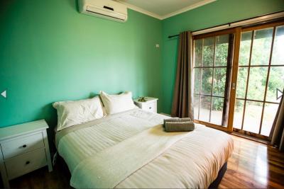 The 12 Apostles Inn / Princetown Tavern - Kawana Tourism 10