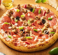 Wally  Ossies Pizza - Kawana Tourism