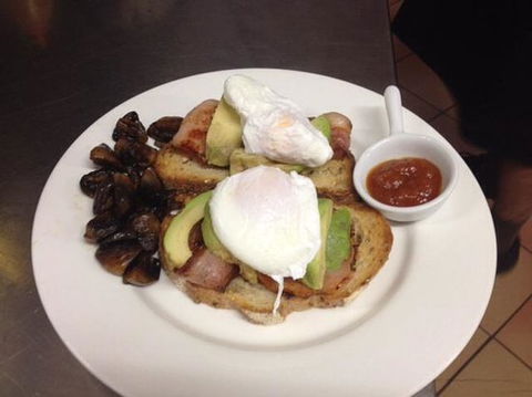 Bawley Beach Cafe - Kawana Tourism 0