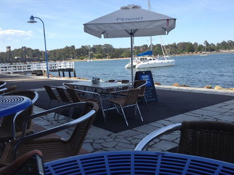 Sam's Pizzeria On The Waterfront - Kawana Tourism 0