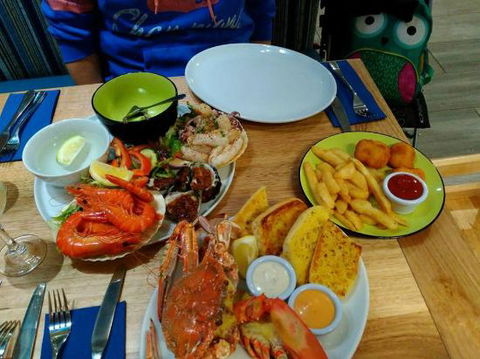 Stingrays Ocean Grill - Kawana Tourism 0