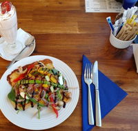 Brownie's On Budgewoi - Kawana Tourism