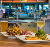 Seaview Tavern - Kawana Tourism