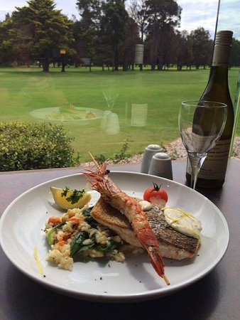 ClubCatalina Country Club - Kawana Tourism 0