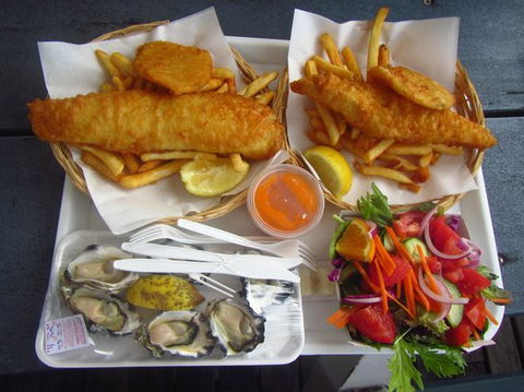 Innes' Boatshed - Kawana Tourism 0