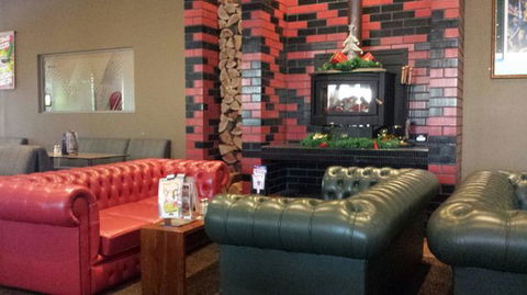 Pioneer Tavern - Kawana Tourism 0