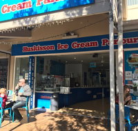 Huskisson ice cream parlour - Kawana Tourism
